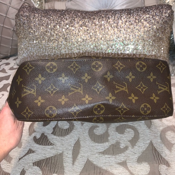 Authentic Louis Vuitton Looping GM - Picture 3 of 8